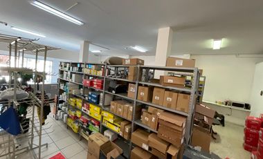 Renta bodega con punto de venta sobre av adolfo lópez mateos a unos pasos de av madero poniente