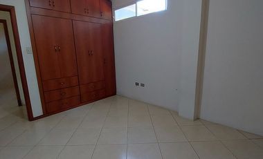 Departamento en Alquiler de 3 Dormitorios en Primera Planta Alta cerca de la 25 de Junio/Farmacia Fybeca