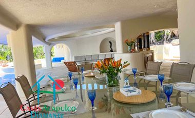 Villa de Lujo en renta vacacional, con Vista al Mar y Alberca Privada