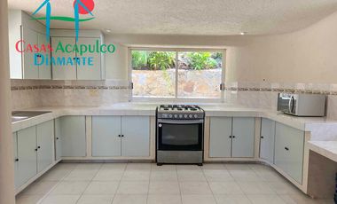 Villa de Lujo en renta vacacional, con Vista al Mar y Alberca Privada