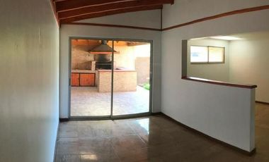 Vende Casa 3 dormitorios Violeta Parra 1791 Peñaflor