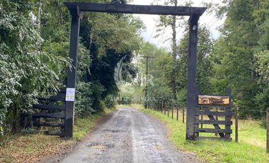 Casa en Arriendo en Entorno Natural y Privilegiado, Condominio Los Guindos, Sector los Calabozos, Pucón