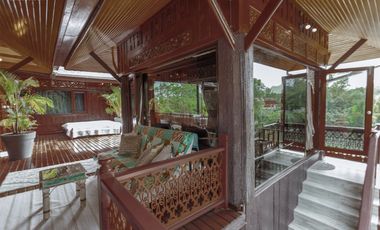 White Lotus River House