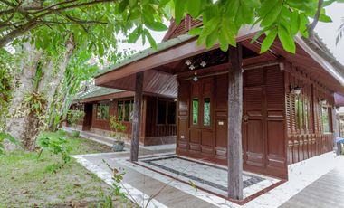 White Lotus River House