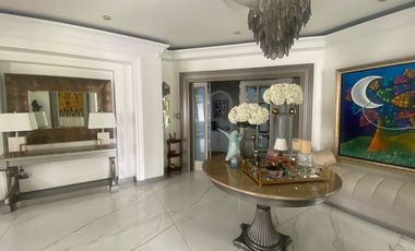 CASA DE LUJO DE UNA PLANTA EN URB PRIVADA CUMBAYA (PROX RUTA VIVA)