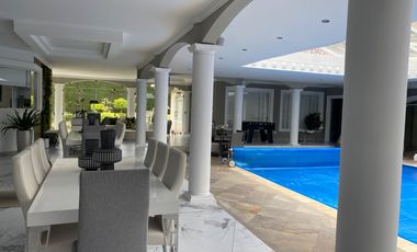 CASA DE LUJO DE UNA PLANTA EN URB PRIVADA CUMBAYA (PROX RUTA VIVA)