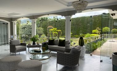 CASA DE LUJO DE UNA PLANTA EN URB PRIVADA CUMBAYA (PROX RUTA VIVA)