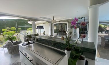 CASA DE LUJO DE UNA PLANTA EN URB PRIVADA CUMBAYA (PROX RUTA VIVA)