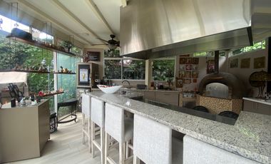CASA DE LUJO DE UNA PLANTA EN URB PRIVADA CUMBAYA (PROX RUTA VIVA)