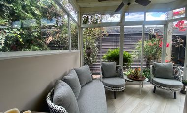 CASA DE LUJO DE UNA PLANTA EN URB PRIVADA CUMBAYA (PROX RUTA VIVA)