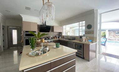 CASA DE LUJO DE UNA PLANTA EN URB PRIVADA CUMBAYA (PROX RUTA VIVA)