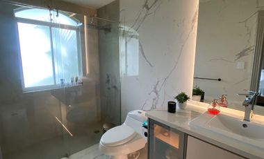 CASA DE LUJO DE UNA PLANTA EN URB PRIVADA CUMBAYA (PROX RUTA VIVA)