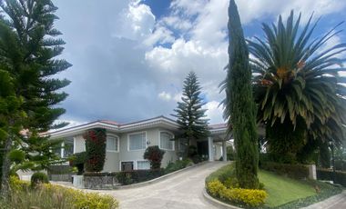 CASA DE LUJO DE UNA PLANTA EN URB PRIVADA CUMBAYA (PROX RUTA VIVA)