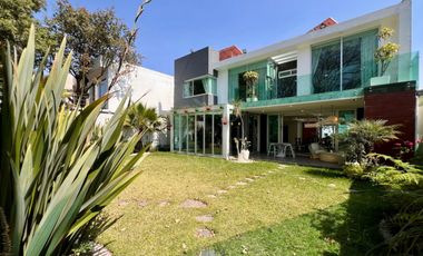 Elegante casa en venta con jardín plano en condado de sayavedra.