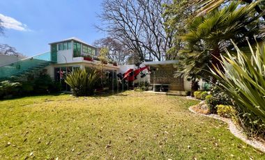 Elegante casa en venta con jardín plano en condado de sayavedra.