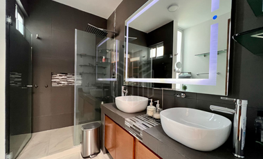 Elegante casa en venta con jardín plano en condado de sayavedra.