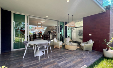 Elegante casa en venta con jardín plano en condado de sayavedra.