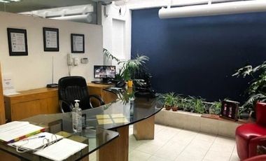 EDIFICIO DE OFICINAS DE TRES NIVELES,  CON EXCELENTE UBICACIÓN