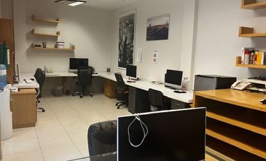 EDIFICIO DE OFICINAS DE TRES NIVELES,  CON EXCELENTE UBICACIÓN