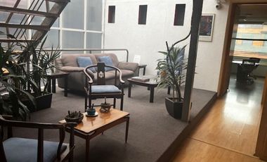 EDIFICIO DE OFICINAS DE TRES NIVELES,  CON EXCELENTE UBICACIÓN