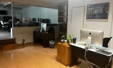 EDIFICIO DE OFICINAS DE TRES NIVELES,  CON EXCELENTE UBICACIÓN