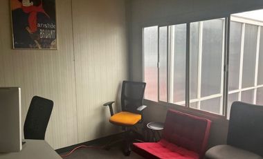 EDIFICIO DE OFICINAS DE TRES NIVELES,  CON EXCELENTE UBICACIÓN