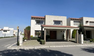 CASA EN RENTA VALLE DE LAS FUENTES, MODELO ENCINO, CALIMAYA, CERCA METEPEC