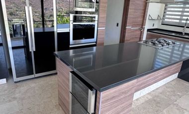 CASA EN VENTA EN LAS CAÑADAS