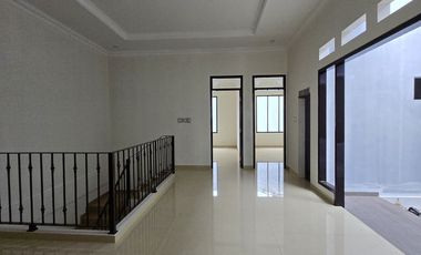 Rumah baru design classic  modern di duren sawit jakarta timur