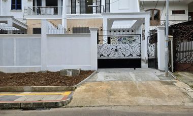 Rumah baru design classic  modern di duren sawit jakarta timur