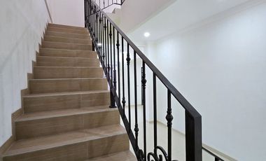 Rumah baru design classic  modern di duren sawit jakarta timur