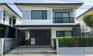 Elegant English-style house with quality society Britannia Bangna-Suvarnabhumi project Km.26 Luxury village, fully decorated Meet all lifestyles Locat