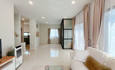 Elegant English-style house with quality society Britannia Bangna-Suvarnabhumi project Km.26 Luxury village, fully decorated Meet all lifestyles Locat