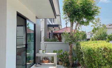 Elegant English-style house with quality society Britannia Bangna-Suvarnabhumi project Km.26 Luxury village, fully decorated Meet all lifestyles Locat
