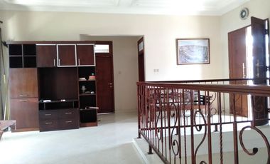 Rumah Mewah Lingkungan Perumahan dekat Jalan Magelang