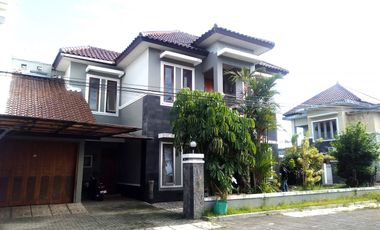 Rumah Mewah Lingkungan Perumahan dekat Jalan Magelang
