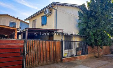 Leon Propiedades vende casa en Curacaví Centro.