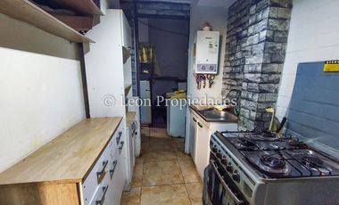 Leon Propiedades vende casa en Curacaví Centro.