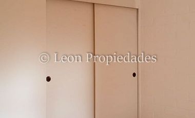 Leon Propiedades vende casa en Curacaví Centro.