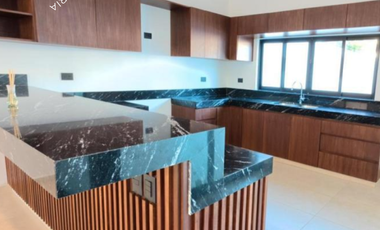 Casa en venta entrega inmediata de dos pisos y 4 recamaras con alberca privada