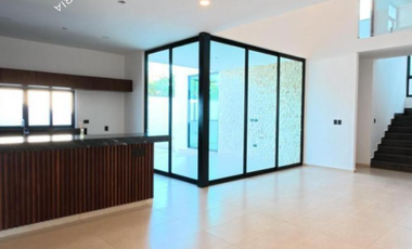 Casa en venta entrega inmediata de dos pisos y 4 recamaras con alberca privada