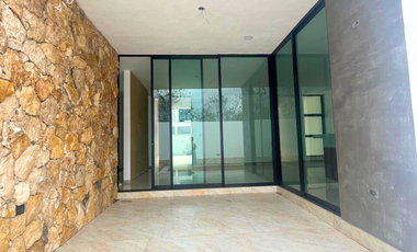 Casa en venta entrega inmediata de dos pisos y 4 recamaras con alberca privada