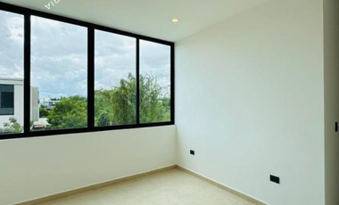 Casa en venta entrega inmediata de dos pisos y 4 recamaras con alberca privada