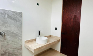 Casa en venta entrega inmediata de dos pisos y 4 recamaras con alberca privada