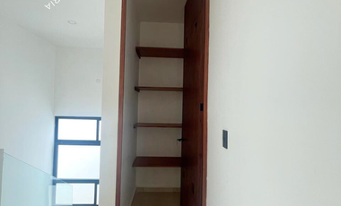 Casa en venta entrega inmediata de dos pisos y 4 recamaras con alberca privada