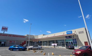 locales en plaza comercial nueva sobre importante boulevard