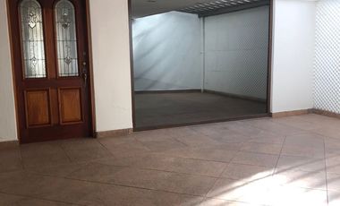 Casa en Venta Toluca colónia Cuauhtémoc acceso a dos calles, a 5 min del centro histórico. Salida rápida CDMX. Uso mixto Comercial y Habitacional