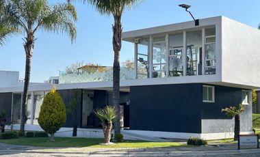 TERRENO EN CLUSTER CON ALBERCA PARQUE QUERÉTARO LOMAS DE ANGELÓPOLIS