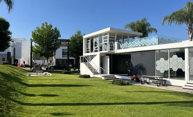 TERRENO EN CLUSTER CON ALBERCA PARQUE QUERÉTARO LOMAS DE ANGELÓPOLIS