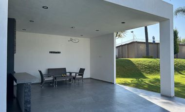 TERRENO EN CLUSTER CON ALBERCA PARQUE QUERÉTARO LOMAS DE ANGELÓPOLIS